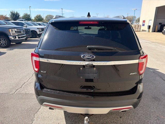 Used 2017 Ford Explorer XLT w/ Equipment Group 202A AWD/4WD image 5