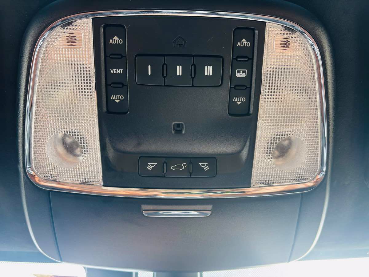 Used 2018 Jeep Grand Cherokee Summit w/ Skid Plate Group AWD/4WD image 52