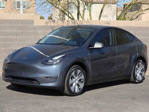 Used 2023 Tesla Model Y Long Range image 5