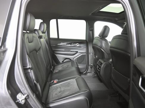 Used 2022 Jeep Grand Cherokee Altitude image 15