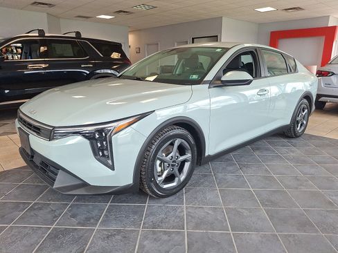 Used 2025 Kia K4 FWD image 3