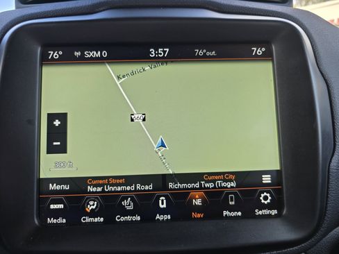 Used 2022 Jeep Renegade Altitude w/ Convenience Group image 26