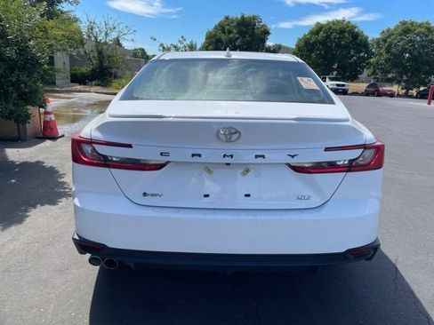 Used 2025 Toyota Camry SE FWD image 5