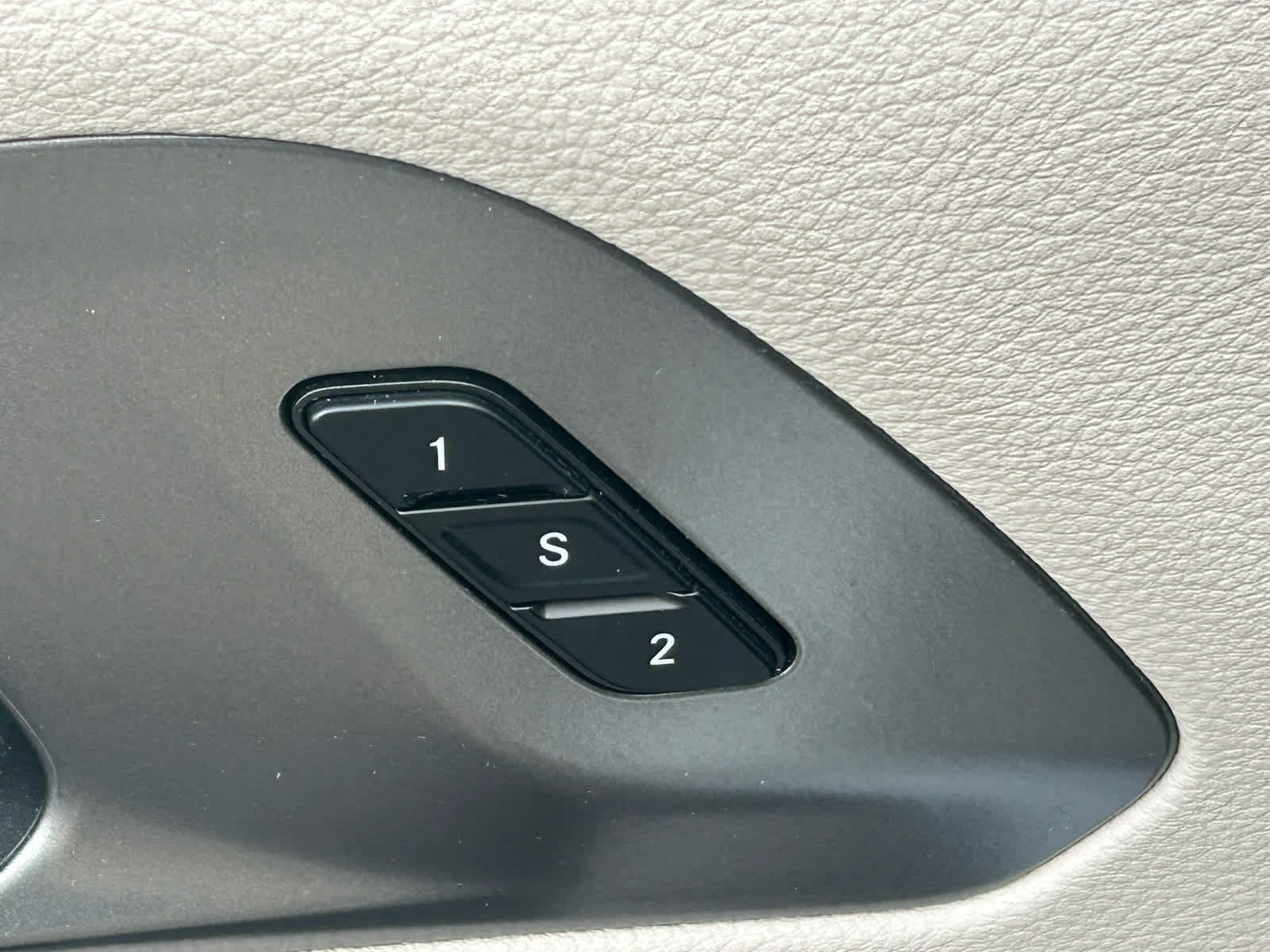 Used 2024 Chrysler Pacifica Touring-L FWD image 24