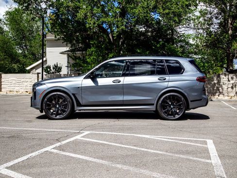 New 2026 BMW X7 M60i image 2