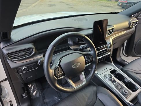 Used 2022 Ford Explorer Platinum w/ Equipment Group 601A image 18