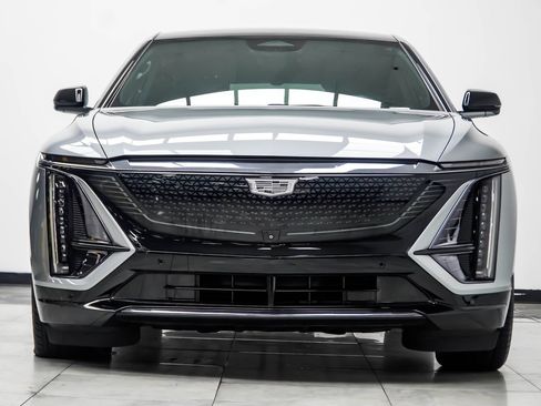 Used 2024 Cadillac Lyriq Sport RWD image 8