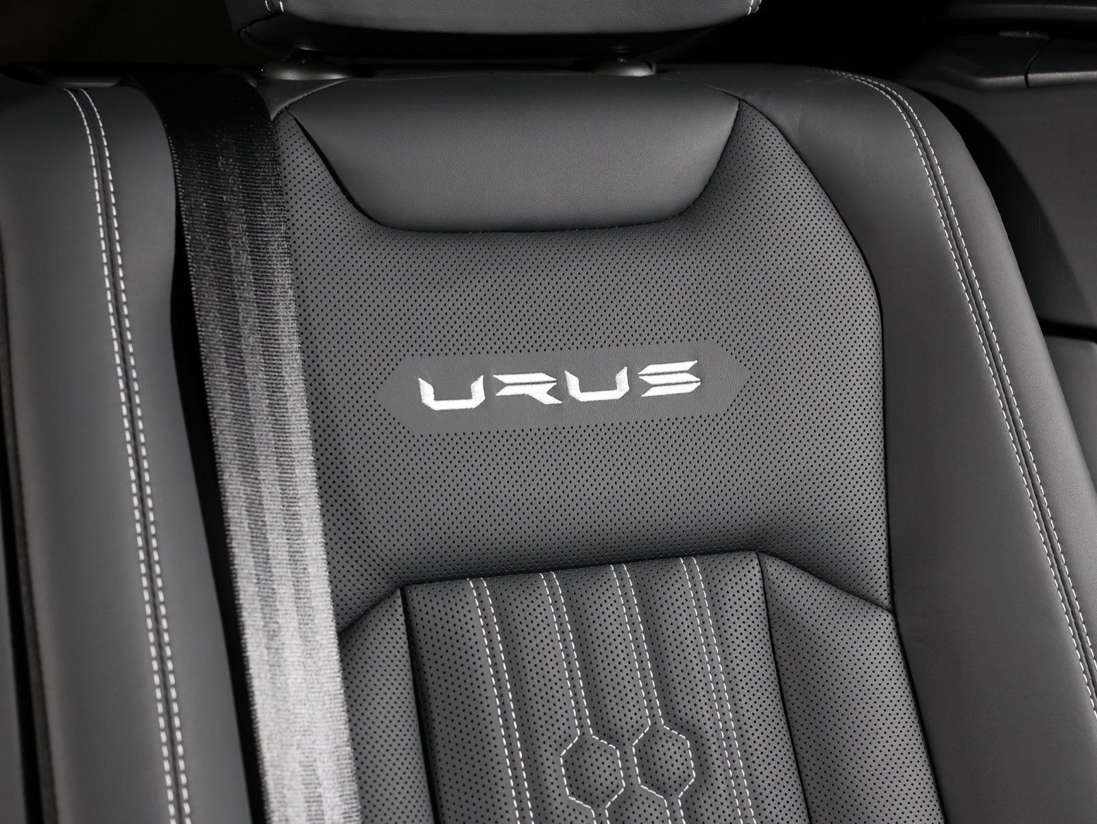 Used 2023 Lamborghini Urus Performante AWD/4WD image 23