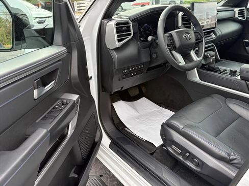 Used 2025 Toyota Sequoia Platinum image 20