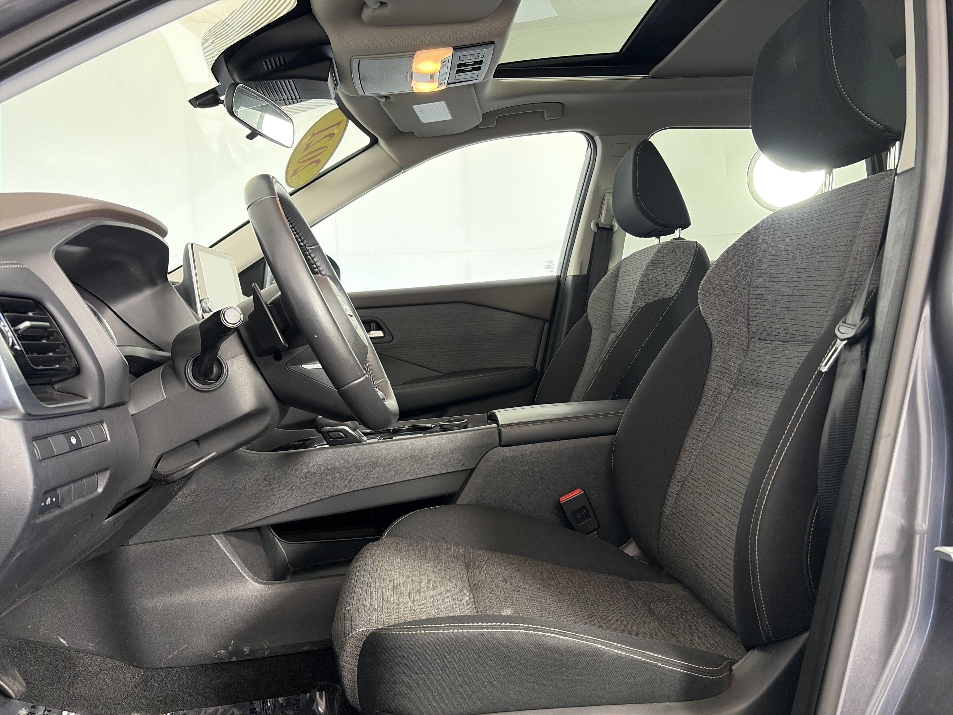 Used 2021 Nissan Rogue SV AWD/4WD image 6