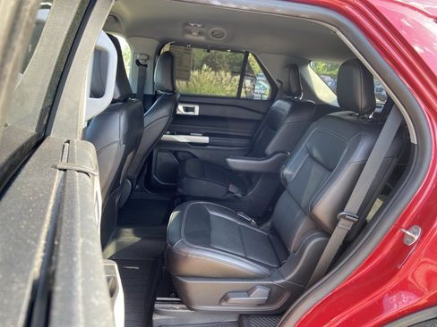 Used 2021 Ford Explorer Limited w/ Equipment Group 301A RWD image 16