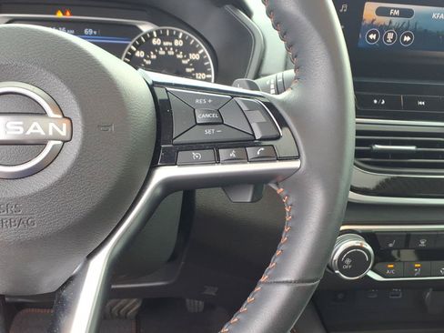 Used 2023 Nissan Altima 2.5 SR w/ SR Premium Package FWD image 18