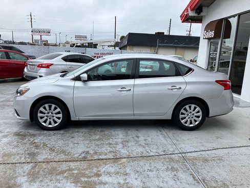 Used 2019 Nissan Sentra S image 4