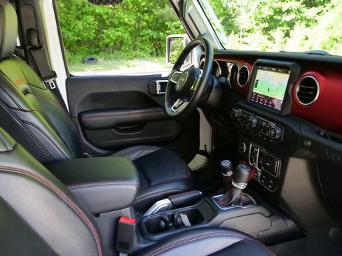 Used 2019 Jeep Wrangler Unlimited Rubicon AWD/4WD image 38