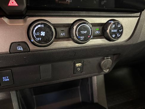 Used 2018 Toyota Tacoma SR w/ SR Convenience Package image 41