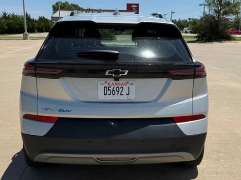 Used 2022 Chevrolet Bolt EUV Premier w/ Sun & Sound Package FWD image 6