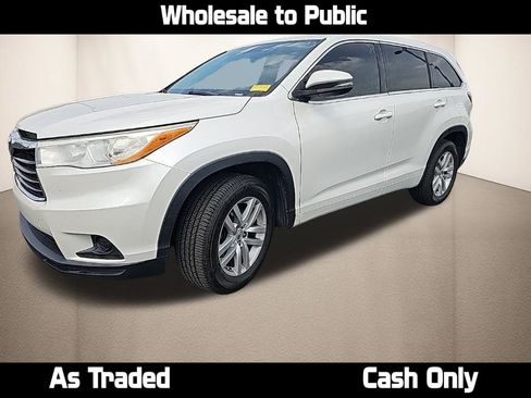 Used 2014 Toyota Highlander LE image 1