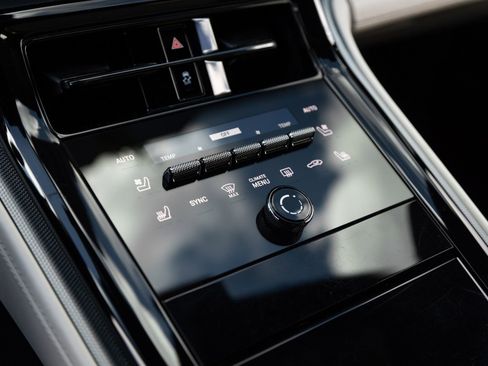 Certified 2025 Porsche Panamera 4 AWD/4WD image 25