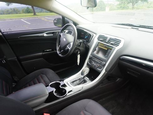 Used 2016 Ford Fusion SE AWD/4WD image 22
