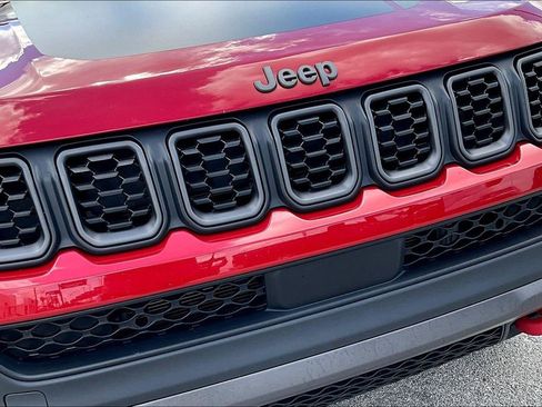 Used 2025 Jeep Compass Trailhawk AWD/4WD image 34
