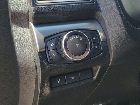 Used 2018 Ford Explorer XLT w/ Equipment Group 202A image 19