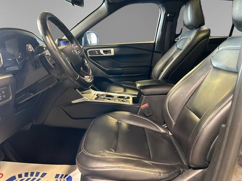 Used 2020 Ford Explorer XLT w/ Equipment Group 202A AWD/4WD image 11