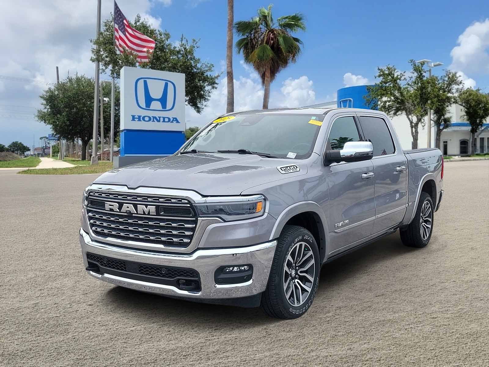 Used 2025 RAM 1500 Limited AWD/4WD image 4