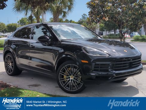 Used 2022 Porsche Cayenne Coupe AWD/4WD image 1