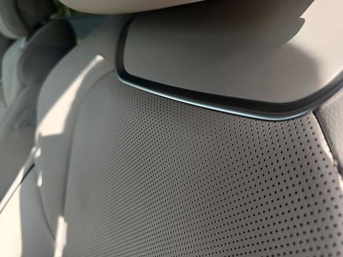 Used 2023 Genesis GV70 2.5T w/ Advanced Package image 18