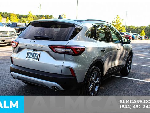 Used 2023 Ford Escape SE image 6