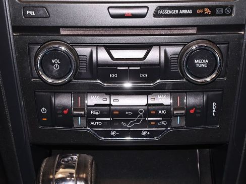Certified 2018 Ford Explorer XLT w/ Equipment Group 202A AWD/4WD image 32