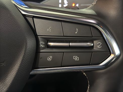 Used 2025 Chevrolet Traverse Z71 AWD/4WD image 28