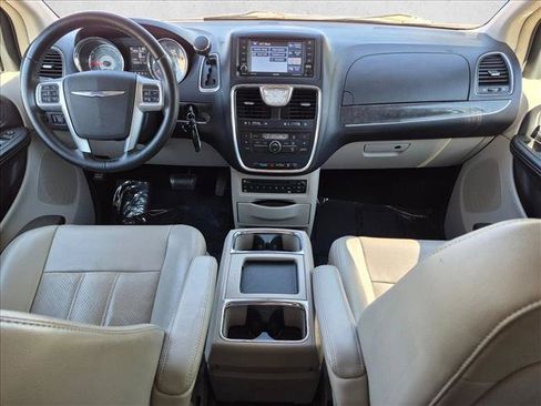 Used 2012 Chrysler Town & Country Touring-L w/ Entertainment Group #2 FWD image 17