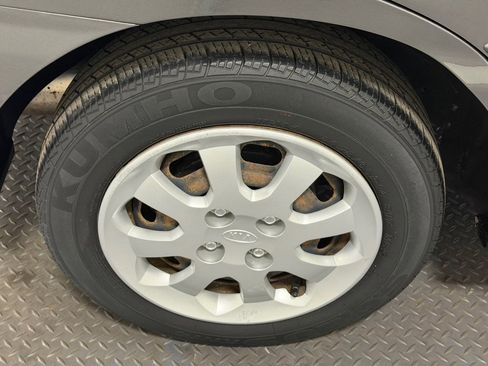 Used 2004 Kia Rio Sedan image 18