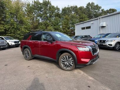 Used 2024 Nissan Pathfinder SL w/ SL Premium Package