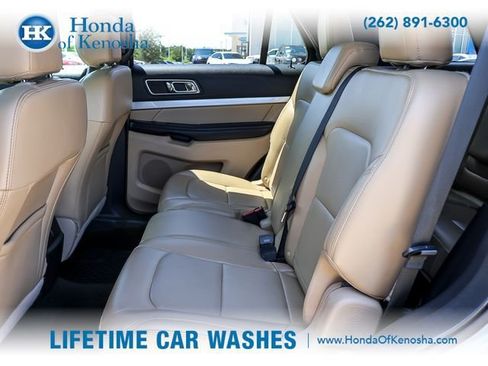 Used 2017 Ford Explorer XLT w/ Equipment Group 202A AWD/4WD image 11
