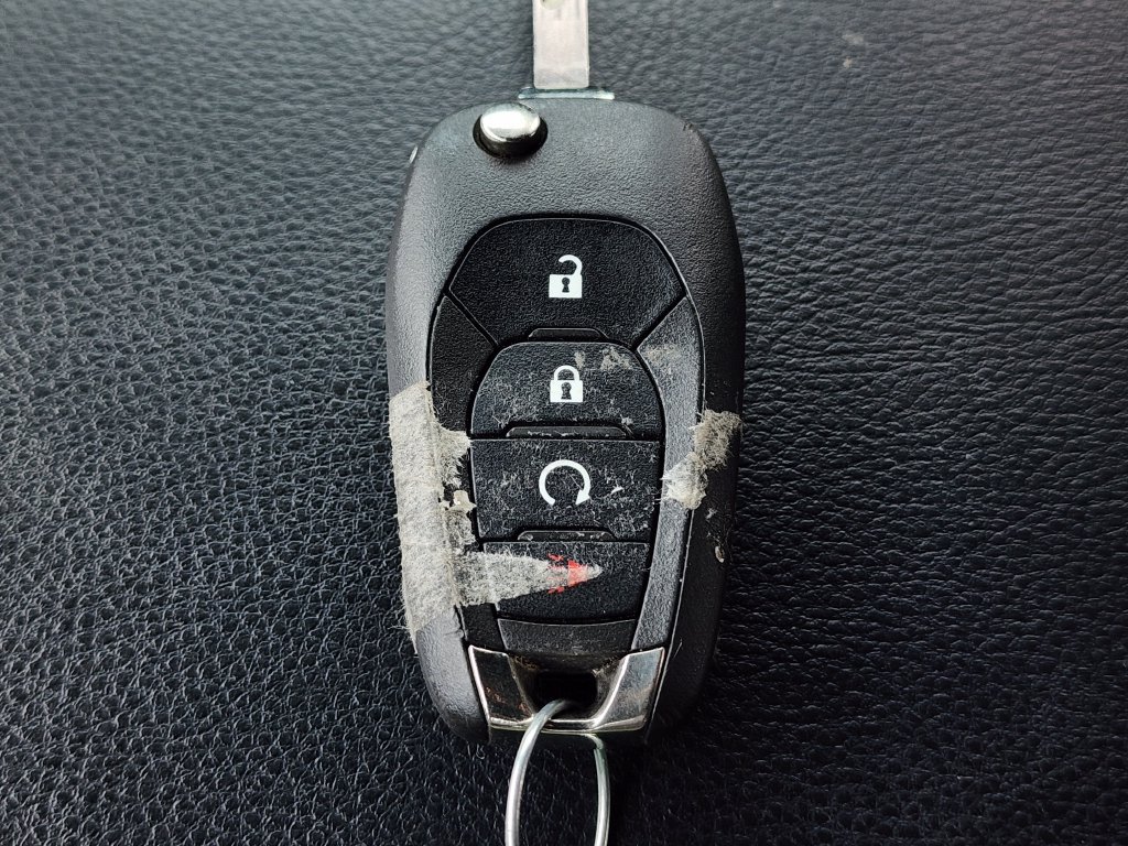 Used 2025 Chevrolet Trax RS FWD image 28