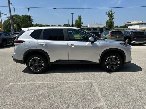 Used 2025 Nissan Rogue SV AWD/4WD image 6