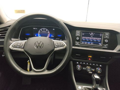 Used 2024 Volkswagen Jetta SE image 22