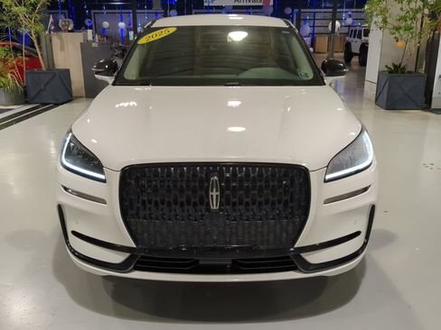 Used 2025 Lincoln Corsair AWD w/ Equipment Group 101A image 3