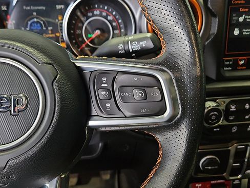 Used 2021 Jeep Gladiator Mojave AWD/4WD image 19