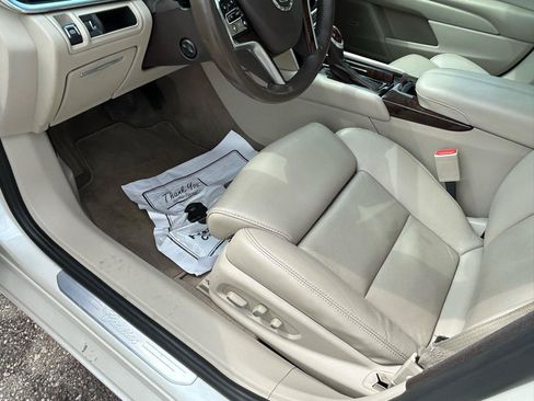 Used 2013 Cadillac XTS Luxury w/ Driver Awareness Package FWD image 10