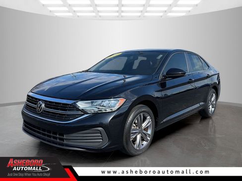 Used 2022 Volkswagen Jetta SE image 1