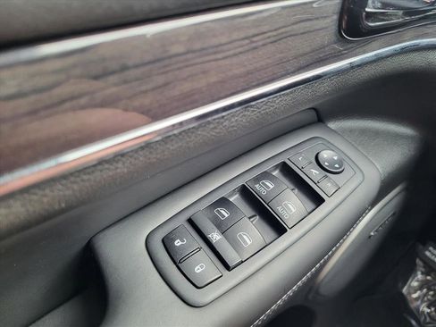 Used 2019 Jeep Grand Cherokee Overland image 26