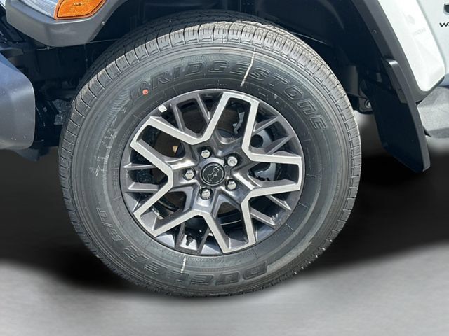New 2025 Jeep Wrangler Unlimited Sahara AWD/4WD image 23