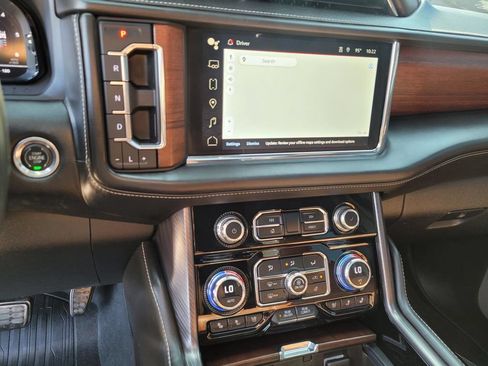 Used 2023 GMC Yukon Denali Ultimate w/ LPO, Floor Liner Package AWD/4WD image 27