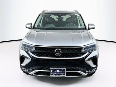 Used 2023 Volkswagen Taos SE AWD/4WD image 2