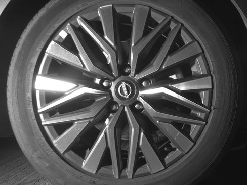 Used 2025 Nissan Altima 2.5 SV FWD image 13