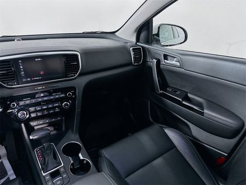 Used 2022 Kia Sportage EX w/ EX Technology Package image 25