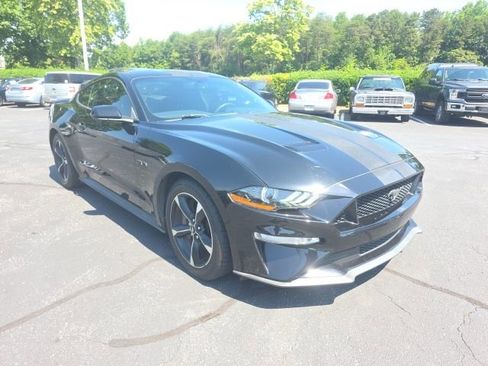 Used 2018 Ford Mustang GT RWD image 2